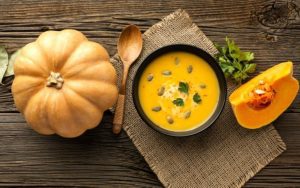 طرز تهیه سوپ کدوحلوایی با عدس